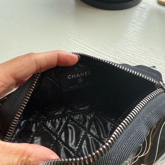 CHANEL Rare Black and White Airline Pouch - collector’s item - Picture 7 of 8